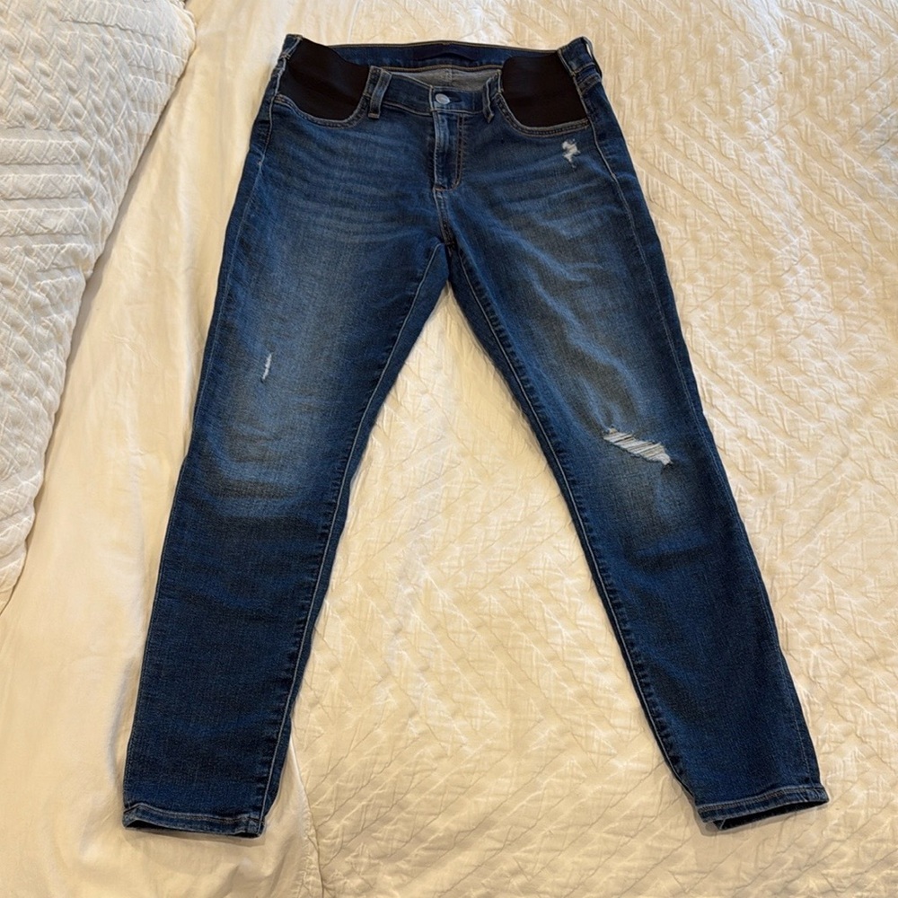 Stylish Maternity Joe’s Blue Jeans- size 28